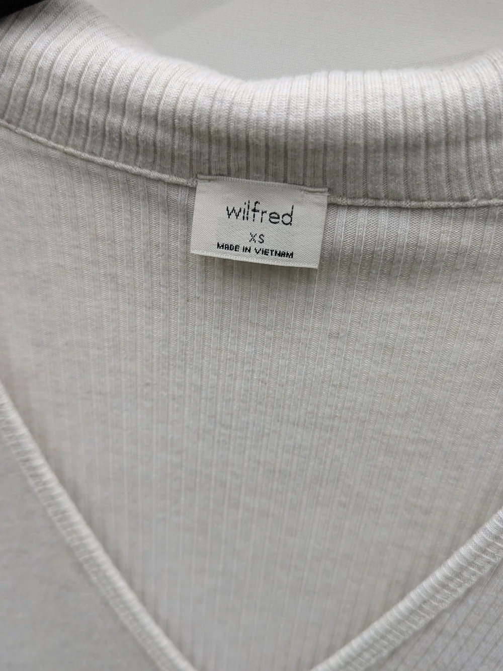 Wilfred Off White Ribbed V-Neck Polo Sweater Top Aritzia Basic Clean City Girl - Picture 9 of 15